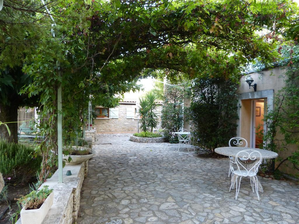 Villa Thebaide Chambres D'Hotes Laudun Buitenkant foto